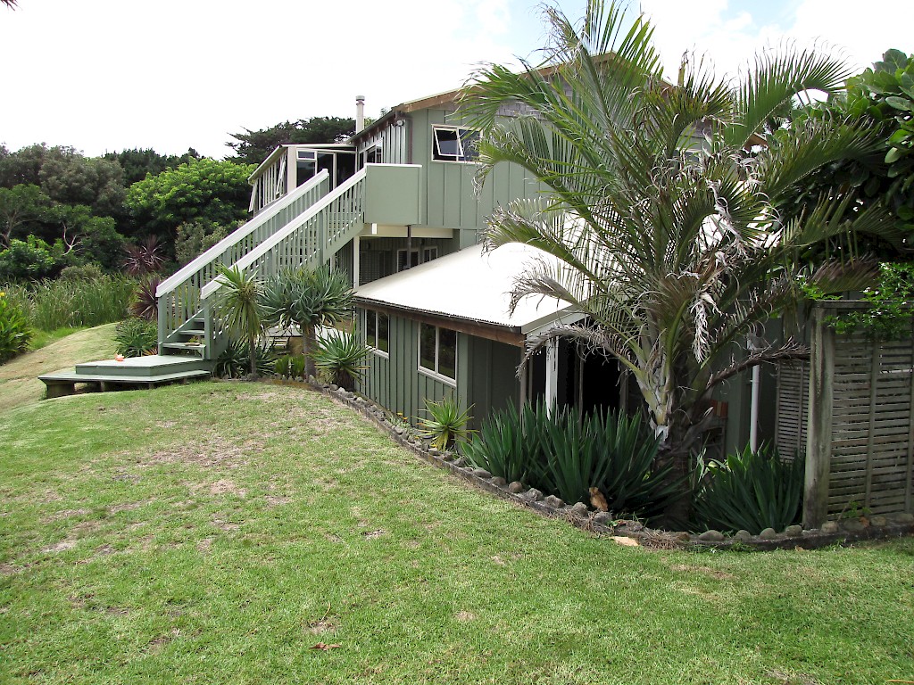 About Beach Abode Lodge, Ahipara Instant booking online with best prices
